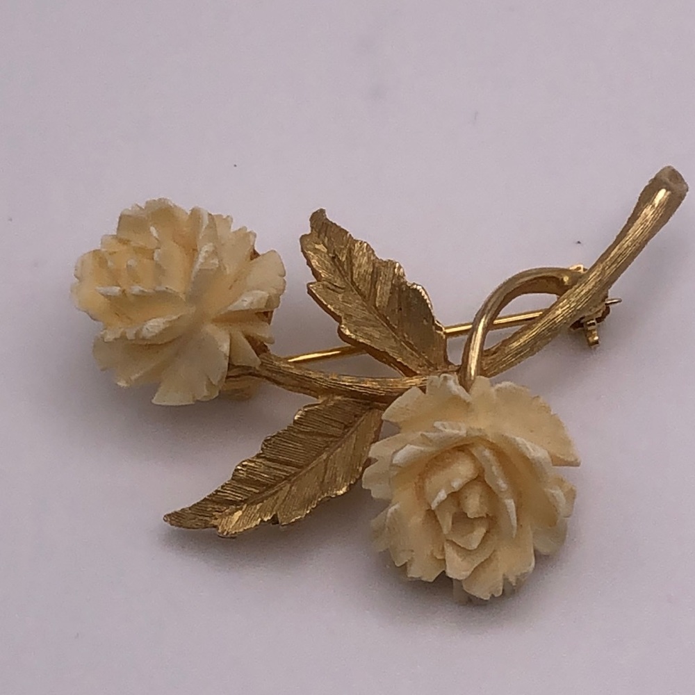 VTG Ledo Gorgeous Carved Floral Brooch